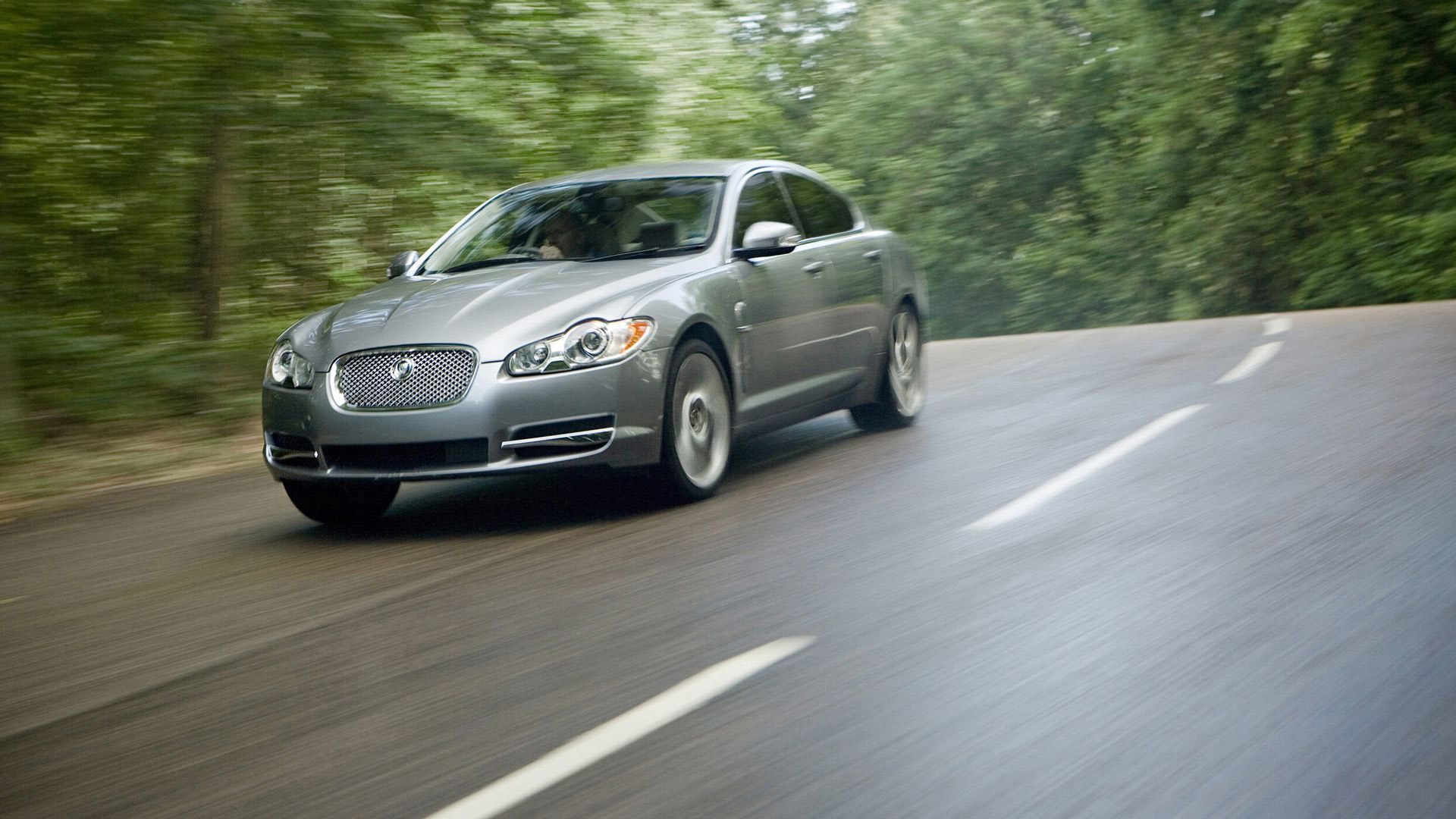 Автомобиля Jaguar на дороге обои, картинки, фото