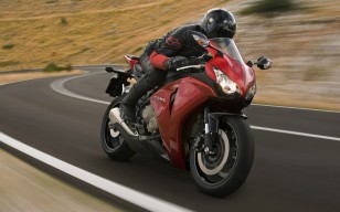 Honda, CBR1000rr, cbr, мотоцикл, дорога, мотоциклист, шлем, скорость, автомобили, машины, авто